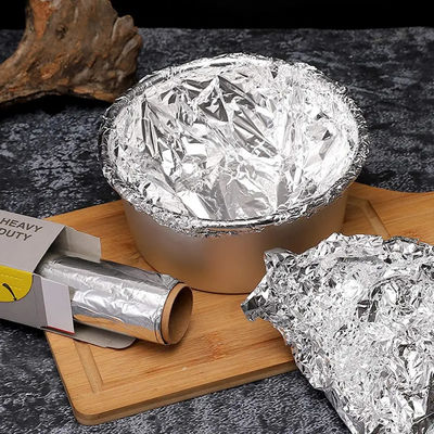 حاوية لفة رقائق الألومنيوم الغذاء الصف يمكن التخلص منها للاستخدام المنزلي في المطبخ